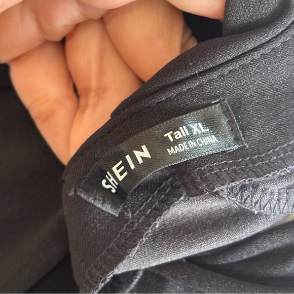 SHEIN Black Sleeveless Buttoned vest Blouse - Picture 5 of 8